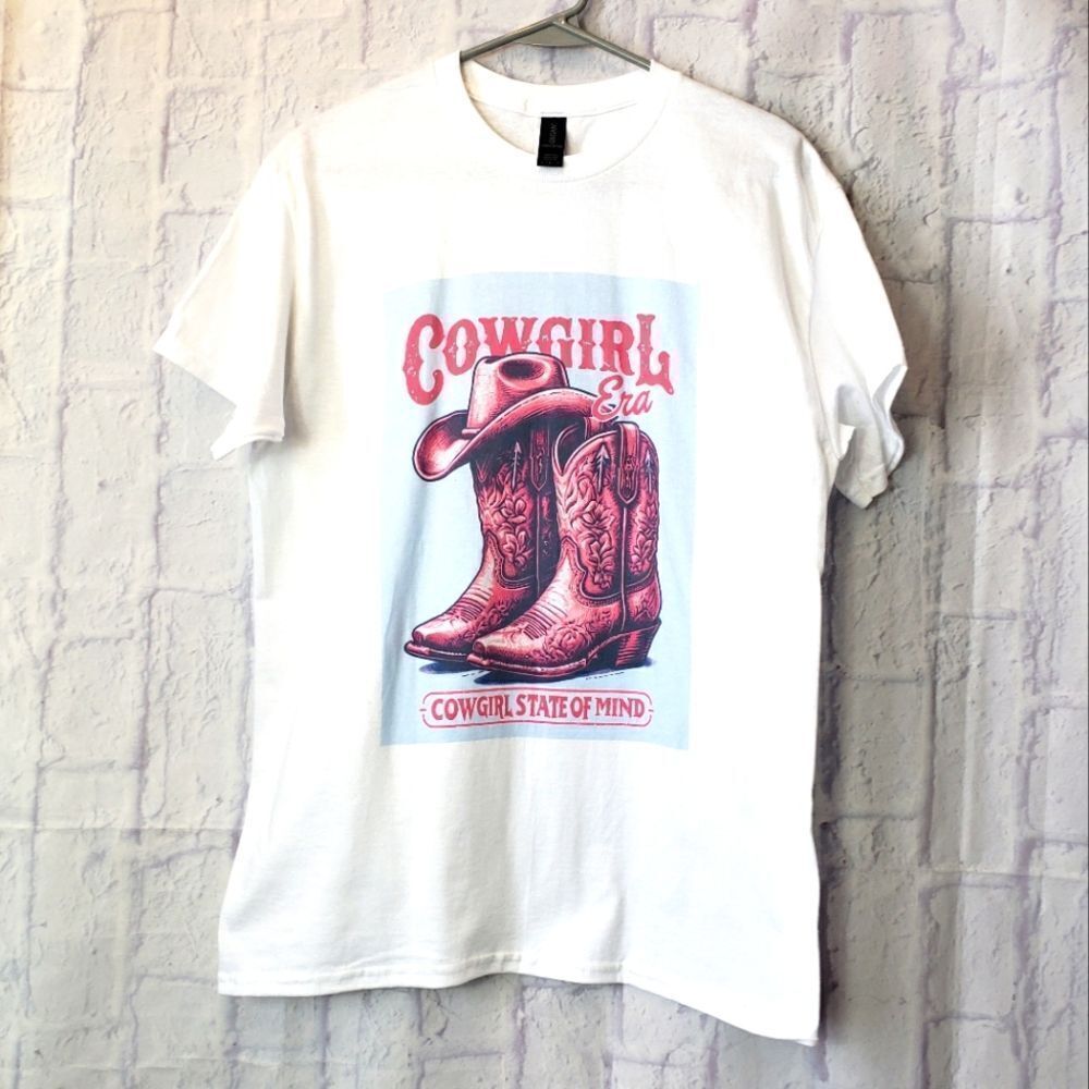 COWGIRL ERA Gildan Graphic Tee Medium